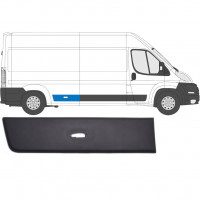 Zadní boční lišta s otvorem pro světlo na Fiat Ducato 2006- / Pravá 6548